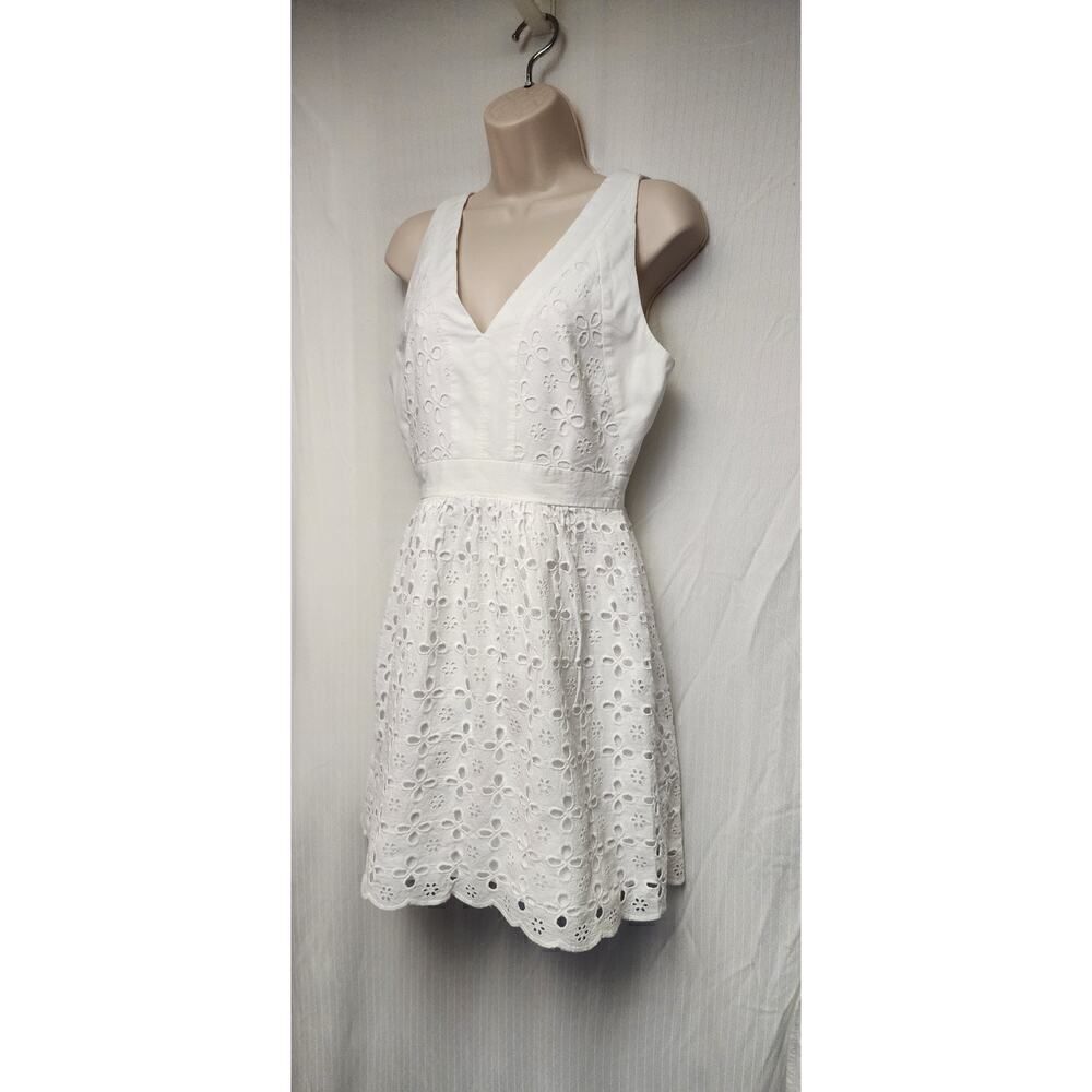 Laundry White V-Neck Low Back Eyelet Fit & Flare Knee Length Dress Size 4 - Picture 4 of 8